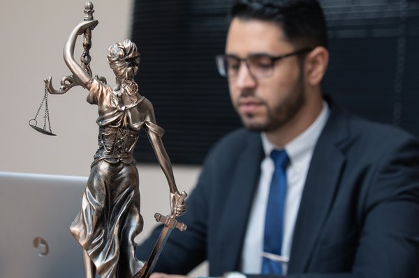 Avocat en droit des affaires : excellence et confiance à paris
